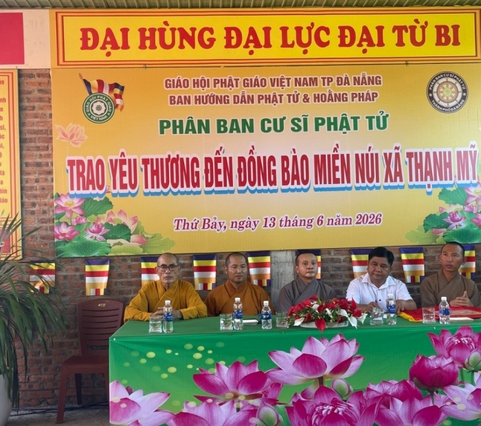 Đà Nẵng: Phân ban Cư sĩ Phật tử thành phố trao quà yêu thương tại chùa Thạnh Mỹ