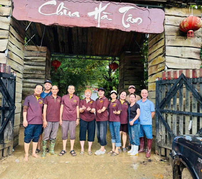 500 phần quà đã đến bà con Thôn 09 - Thượng Đức. Rất mong bà con nhận chút tấm lòng của mọi người gởi đến kịp thời để xoa dịu nổi đau, sự bất lực trước sự tàn khốc của thời tiết.